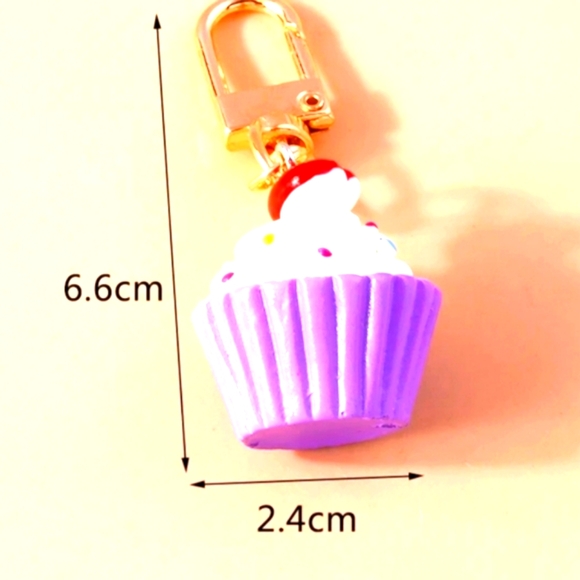 🆕️Boutique Purple Resin Cupcake 🧁 and Metal Charm Keychain/ Purse Charm - Picture 2 of 8
